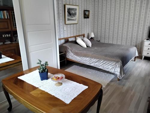 מיטה או מיטות בחדר ב-Bo i Trelleborg