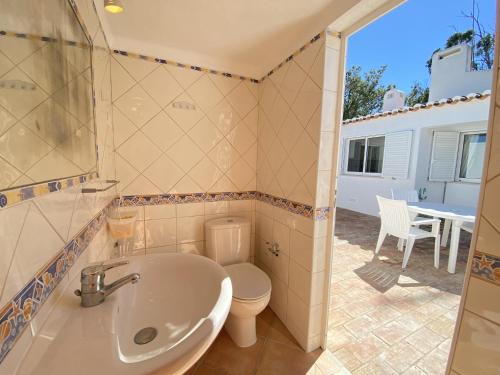 Ένα μπάνιο στο Albufeira Quinta da Balaia Charming by Homing