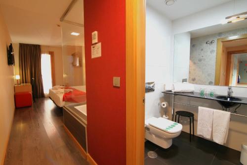 Koupelna v ubytování ELE Enara Boutique Hotel