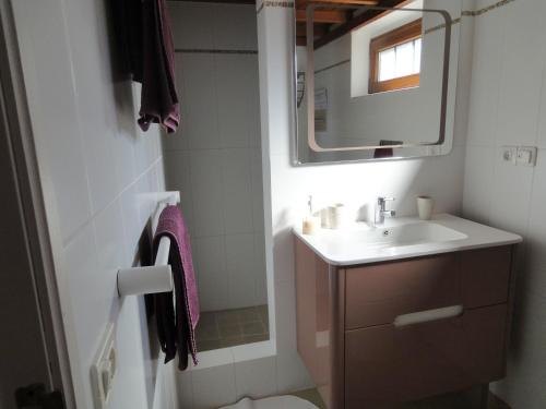 a bathroom with a sink and a mirror at Casas Erel in Puntagorda