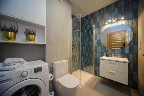 Ένα μπάνιο στο Maya's Flats & Resorts 103 - PCK