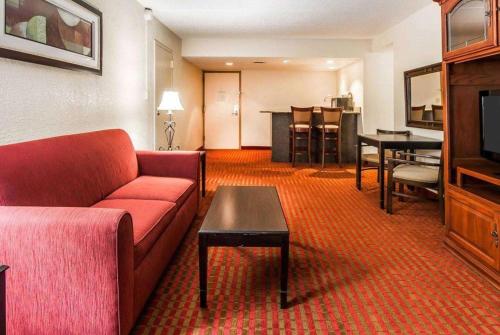 a living room with a couch and a table at Wingate by Wyndham Marietta Conference Center Ohio in Marietta
