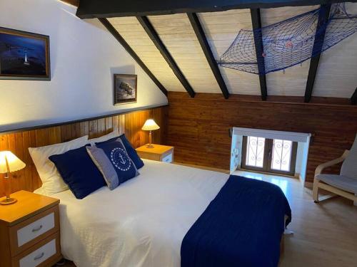 Postel nebo postele na pokoji v ubytování Loft in Getxo