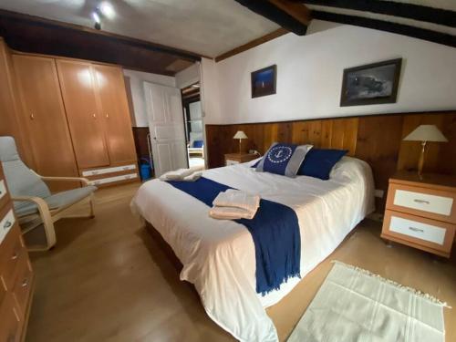 Postel nebo postele na pokoji v ubytování Loft in Getxo