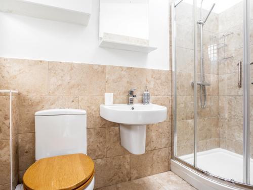 a bathroom with a toilet and a sink and a shower at Outstanding 6 Sleeper - Great Location - Legoland in Windsor