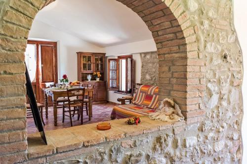 an archway in a living room with a dining room at La Casanuova in Laiatico