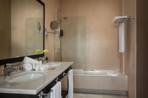 a bathroom with two sinks and a bath tub at ALEGRIA Palacio Mojacar - Adults Only in Mojácar