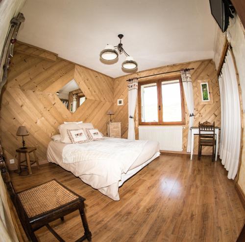 Ένα ή περισσότερα κρεβάτια σε δωμάτιο στο B&B Chalet La Providence