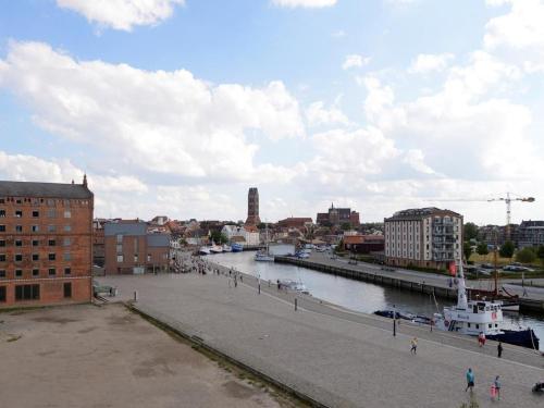 a view of a city with a river and buildings at Ohlerich Speicher App_ 15 in Wismar