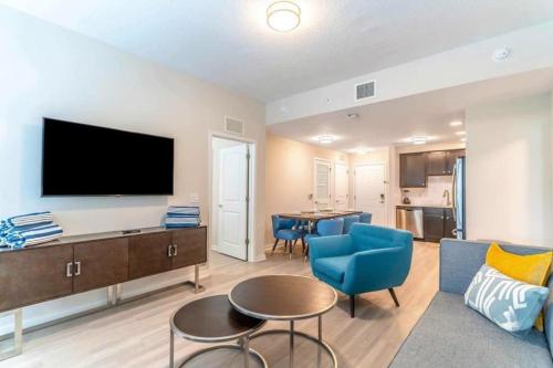 a living room with a couch and a tv at TVPM-4OO1#2O3BD VC apts in Orlando