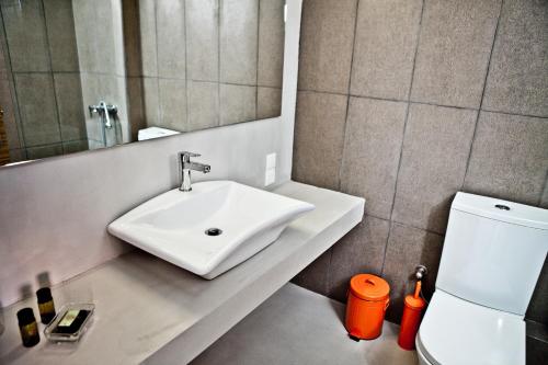 Koupelna v ubytování Xanthippi Hotel