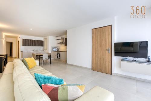 a living room with a couch and a tv at Wonderful marina 3BR home, with LUX interior w/AC by 360 Estates in Tal-Pietà