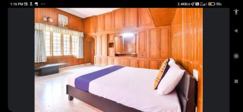 Krevet ili kreveti u jedinici u okviru objekta Palatial villa in Kottayam town with 6 bedrooms