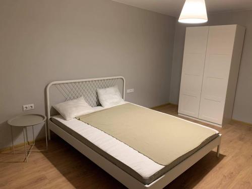 Säng eller sängar i ett rum på Ditemo city center apartment Self check in