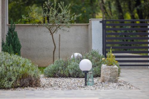 a garden with a light in the middle of a yard at Villa Allegra in Vižinada