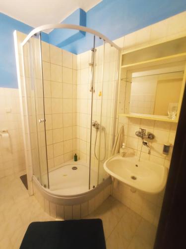 a bathroom with a shower and a sink at Hostinec u Kačaby in Jihlava