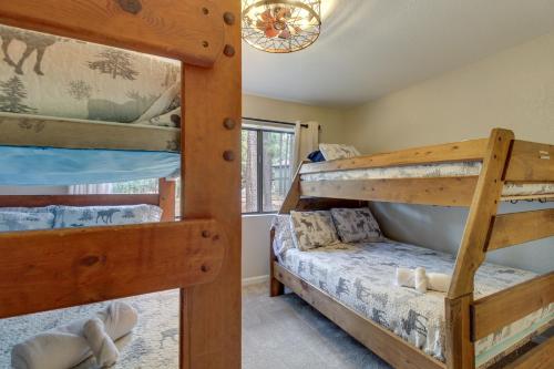 Katil atau katil-katil dalam bilik di Game Room, Fire Pit, Deck Remodeled Pinetop Cabin