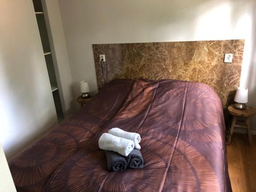เตียงในห้องที่ Vrijstaand Chalet in Bospark