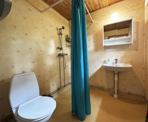 Koupelna v ubytování Fresh Pool House in Brisund near Visby
