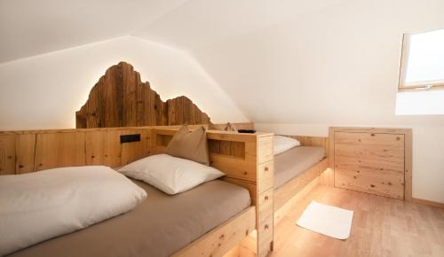 a bedroom with two bunk beds and a mountain at Apartments Rondula Pic in Santa Cristina in Val Gardena