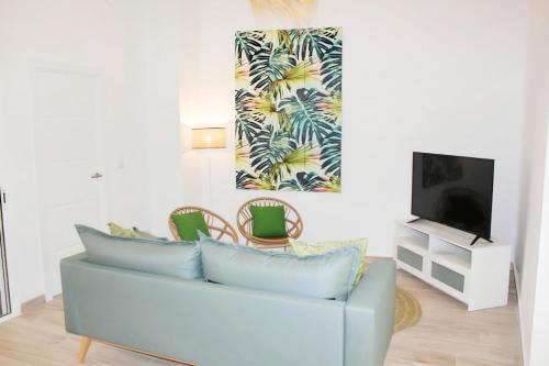 A television and/or entertainment centre at Apartamento reformado en pleno centro histórico