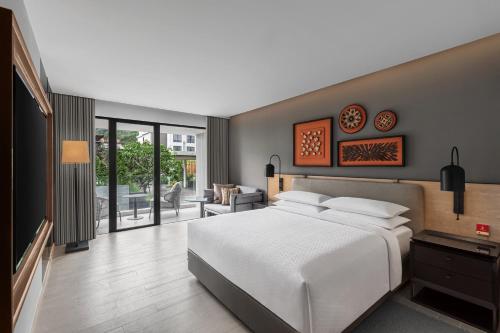 Katil atau katil-katil dalam bilik di Four Points by Sheraton Phuket Patong Beach Resort