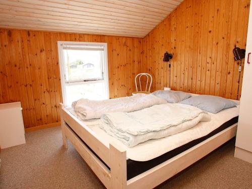 En eller flere senge i et værelse på Three-Bedroom Holiday home in Thisted 9