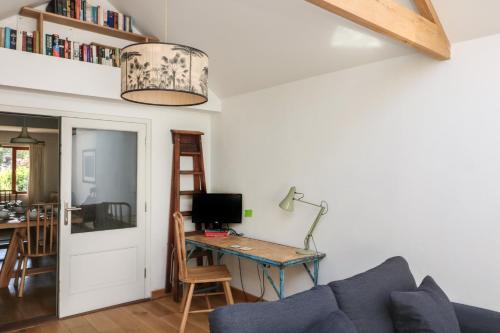 Posezení v ubytování Mulberry Cottage