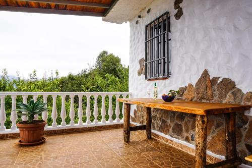 Balkoni atau teres di Eco House in Unique Environment