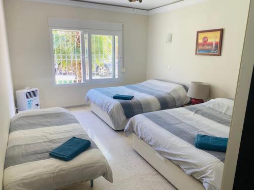 Sunny Villa Mijas with large pool free parking