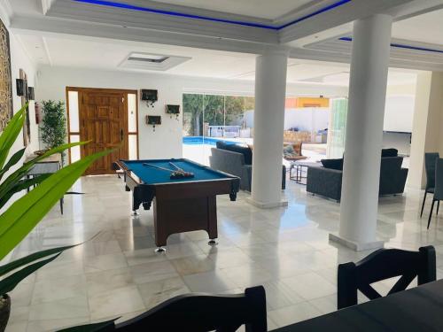 Sunny Villa Mijas with large pool free parking