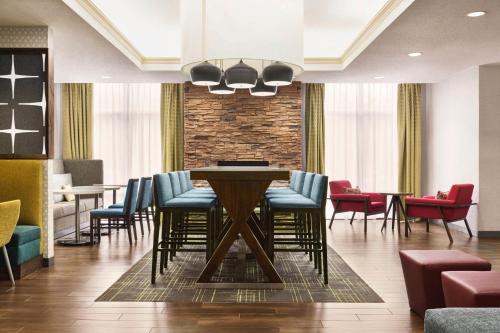 Posezení v ubytování Hampton Inn Quakertown