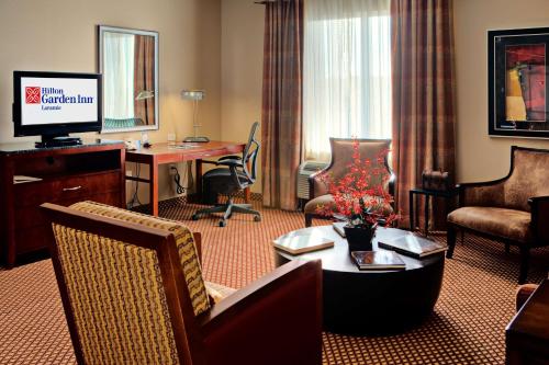 a living room with a desk and a computer in it at Hilton Garden Inn Laramie in Laramie