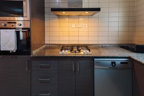 Η κουζίνα ή μικρή κουζίνα στο The Avery Apartments, Dzorwulu