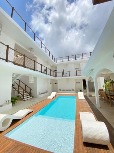 a swimming pool in a house with a staircase at Monte Alegre Beach in São Miguel do Gostoso
