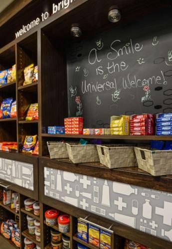 Supermercado u otro tipo de tienda en el hotel o alrededores