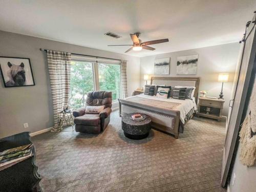 a bedroom with a bed and a chair at Long Island Condo in Hot Springs