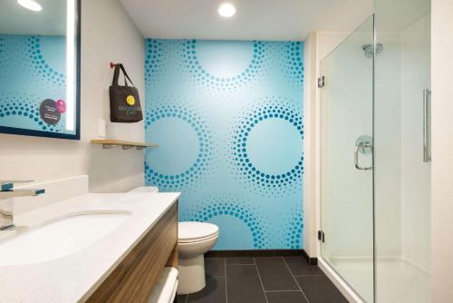 Ванная комната в Tru By Hilton Cedar Rapids Westdale