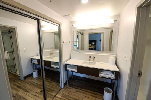a bathroom with two sinks and a mirror at Hampton Inn & Suites Lenoir, NC in Lenoir