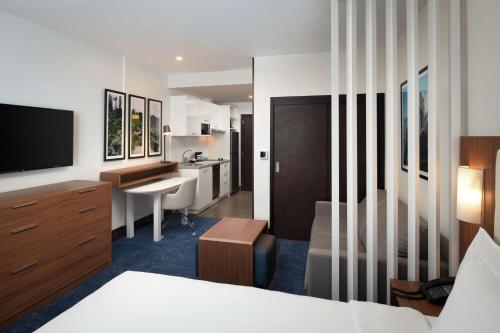 Кровать или кровати в номере Homewood Suites By Hilton Santo Domingo