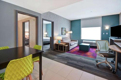 Телевизор и/или развлекательный центр в Home2 Suites By Hilton Shreveport