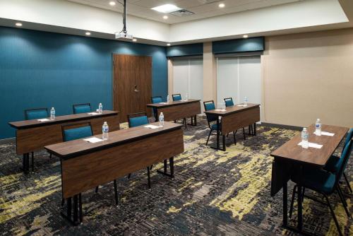 a conference room with desks and chairs in a room at Hampton Inn & Suites Adrian, Mi in Adrian