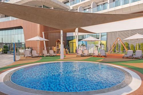 Bazén v ubytování Hampton by Hilton Marjan Island nebo v jeho okolí