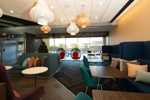 a lobby with couches and tables and chandeliers at Tru By Hilton The Colony in The Colony