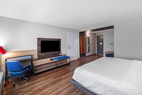 a bedroom with a bed and a desk and a tv at Tru By Hilton Laredo Airport Area, Tx in Laredo
