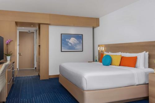 The Art Hotel Denver, Curio Collection by Hilton Image