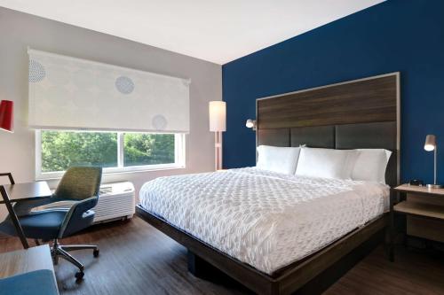 En eller flere senge i et værelse på Tru By Hilton Rocky Mount, Nc