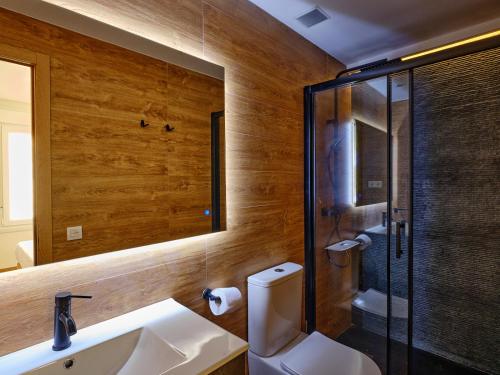 Leo Home- bright & centric 3 bedrooms apartment with private parking inside