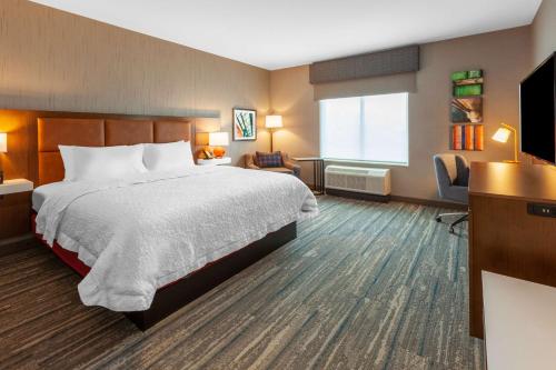 a hotel room with a bed and a desk at Hampton Inn & Suites Bloomfield Hills Detroit in Bloomfield Hills