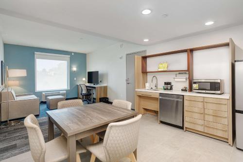 a kitchen and dining room with a table and chairs at Home2 Suites By Hilton Johnson City, Tn in Johnson City